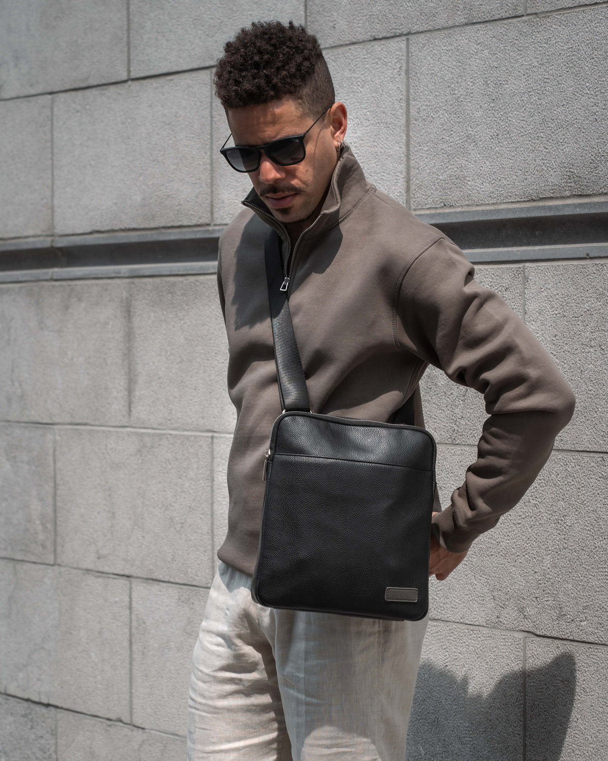 Bugatti Contrast Crossbody