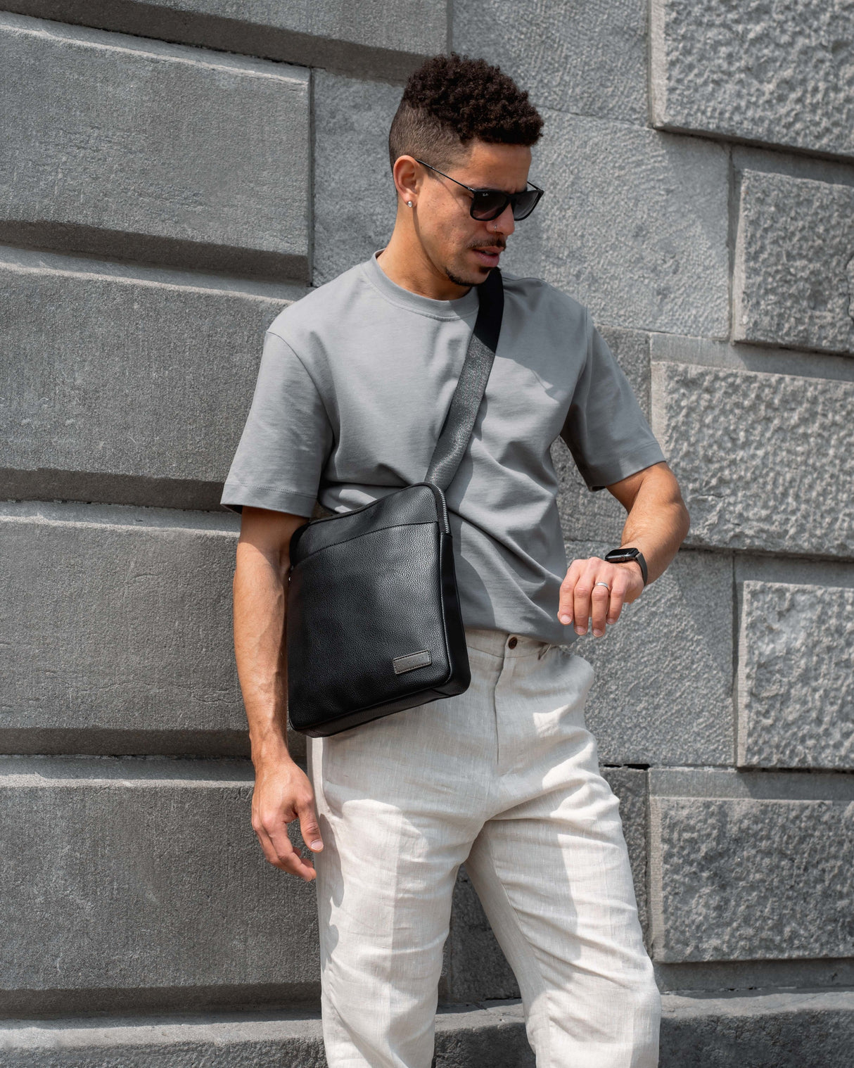 Bugatti Contrast Crossbody