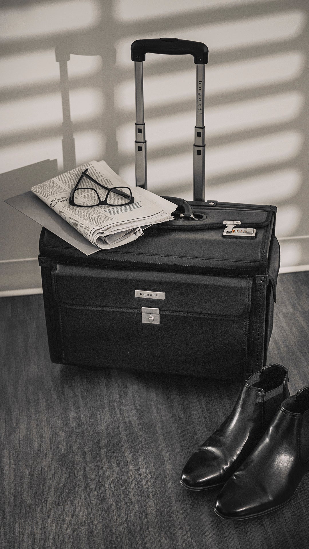 Bugatti Warren Business Case on Wheels w/Textured Vegan Leather