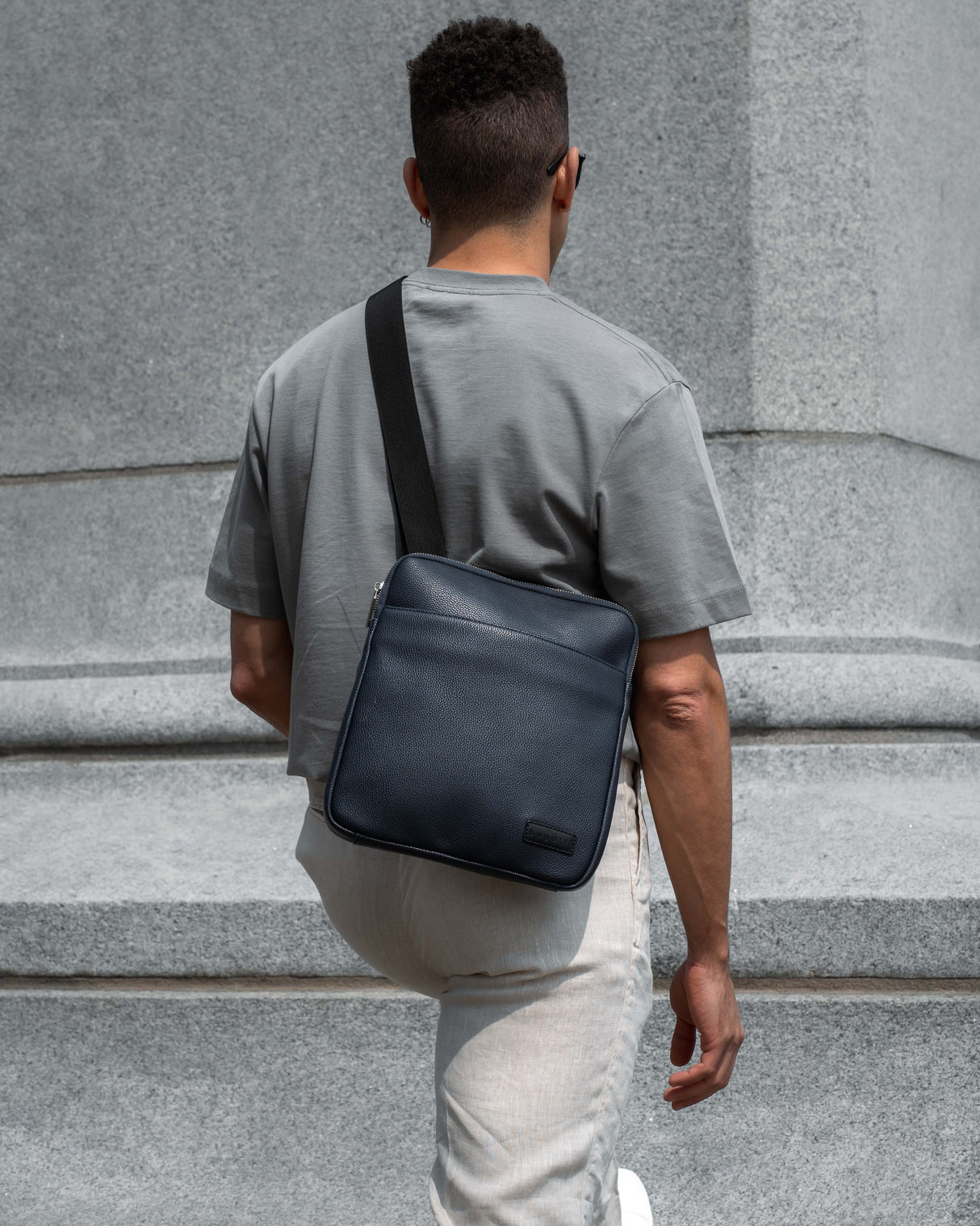 Bugatti Contrast Crossbody