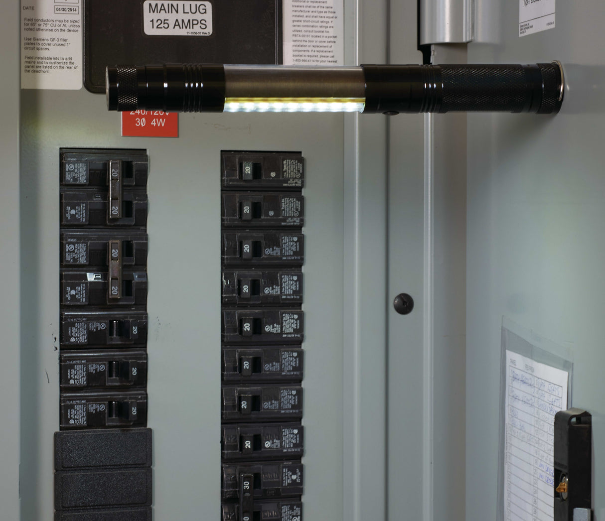 Telescopic Magnetic COB LED Flashlight w/Sidelight