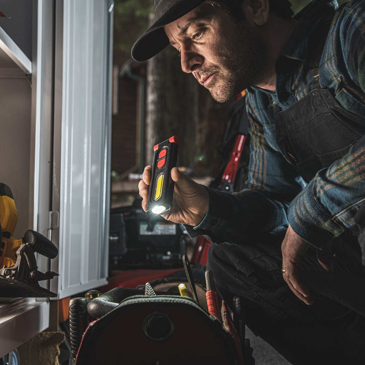 Coast® Rechargeable Dual Beam Area Light