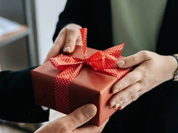 Giving Is Better Than Receiving - Psychological Benefits Of Giving