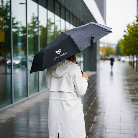 Chocó Compact Bamboo Handle Umbrella