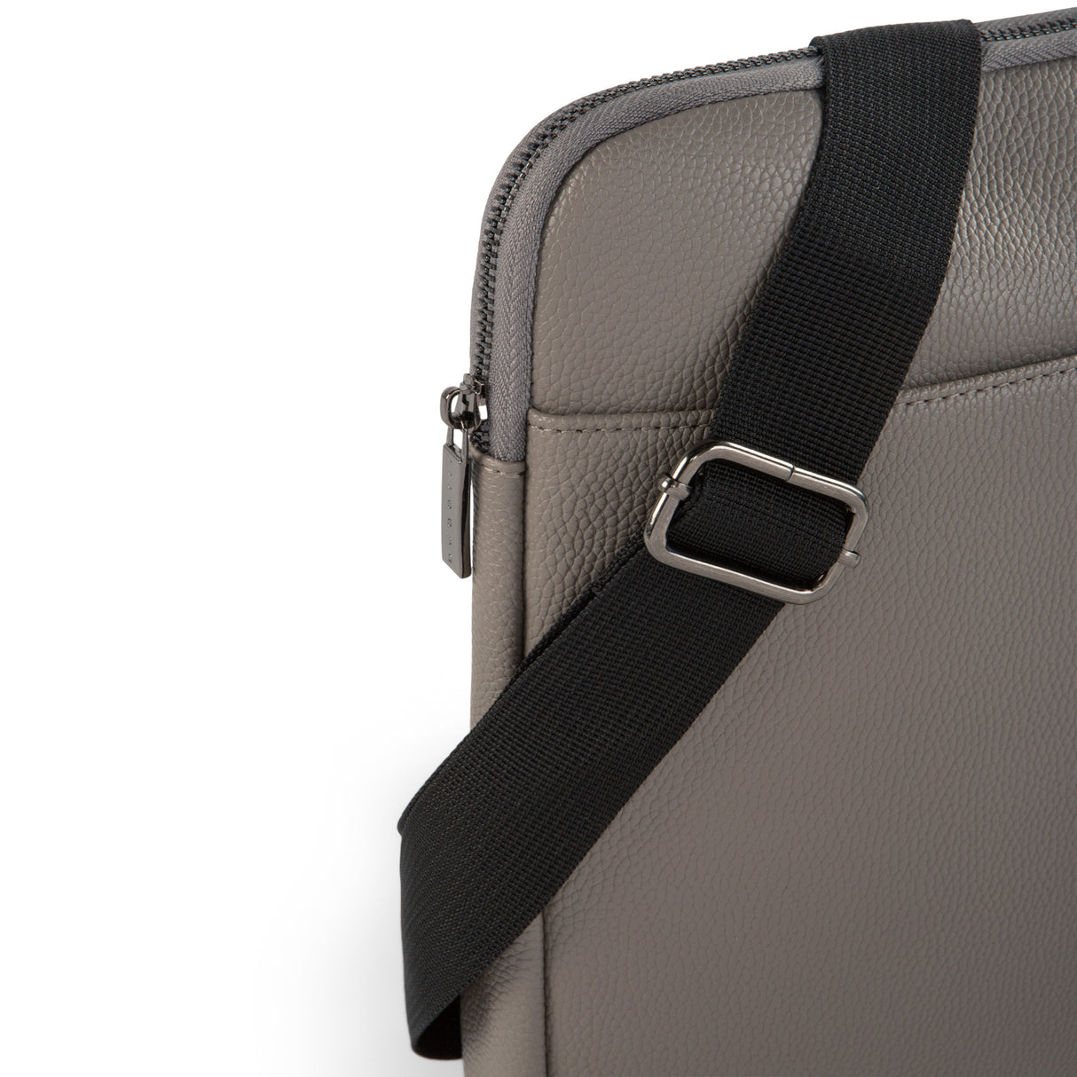 Bugatti Contrast Crossbody