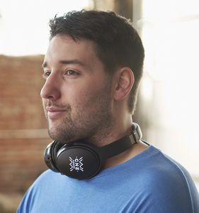 000400 Light Up Logo Bluetooth Headphones