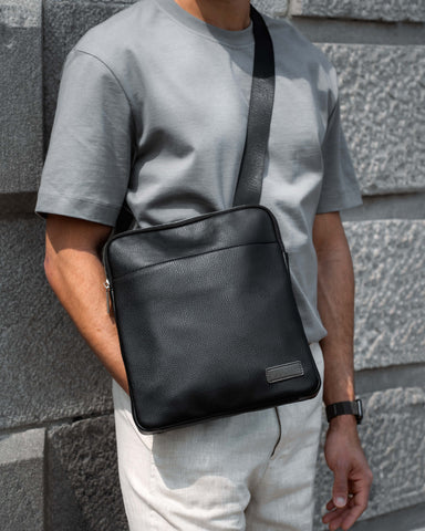 Bugatti Contrast Crossbody
